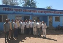 अघोषित विद्युत कटौती पर कांग्रेस ने किसानों के साथ कार्यपालन यंत्री को सौंपा ज्ञापन